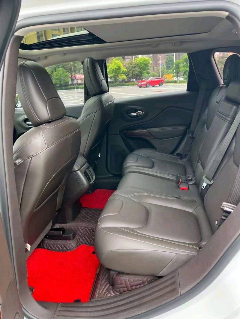 宜昌18年Jeep自由光4