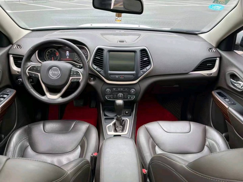 宜昌18年Jeep自由光8