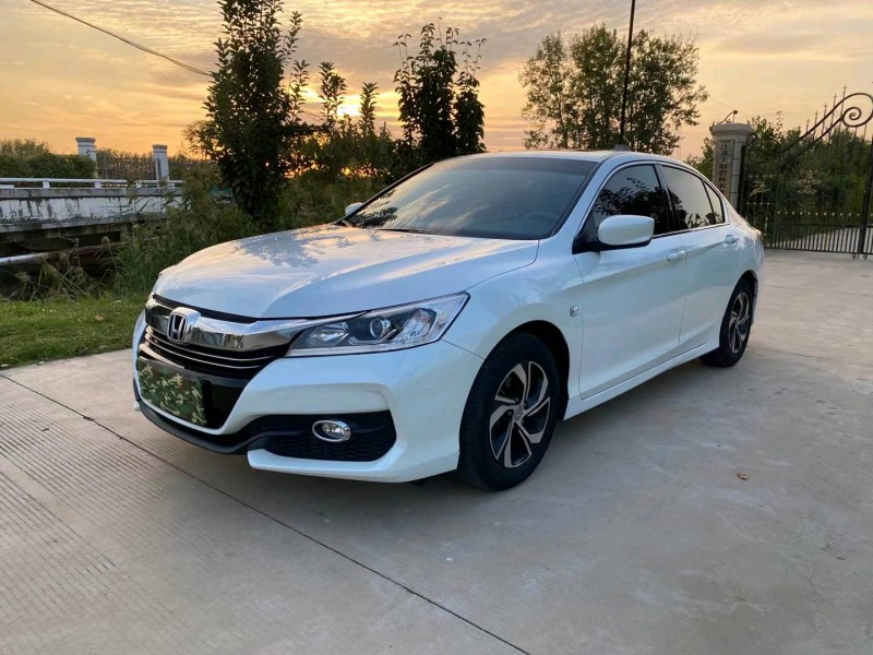 徐州17年本田雅阁3