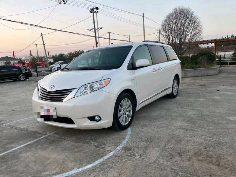 徐州17年丰田塞纳2