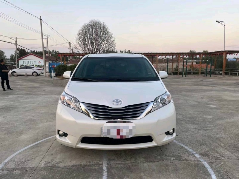 徐州17年丰田塞纳1