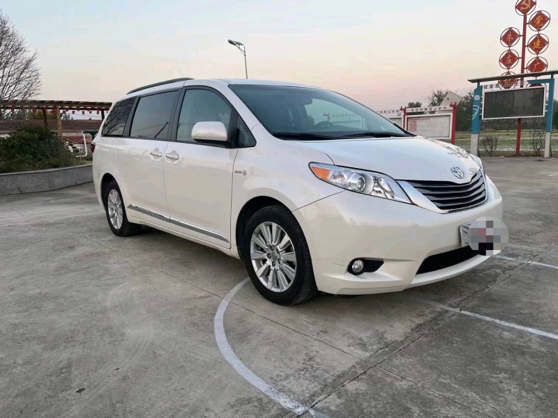 徐州17年丰田塞纳3