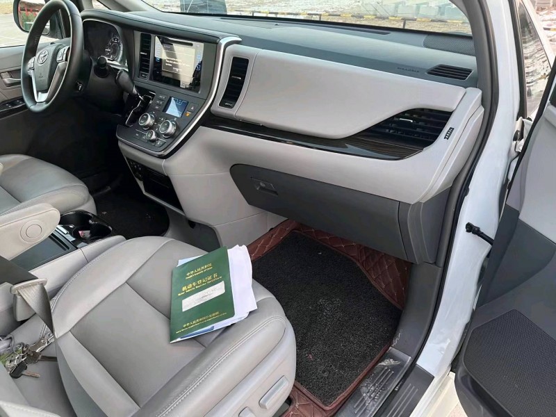 徐州17年丰田塞纳6