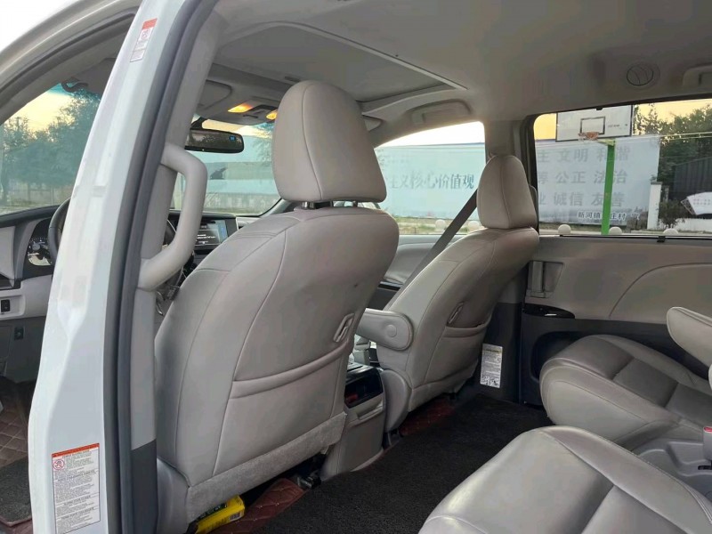 徐州17年丰田塞纳5