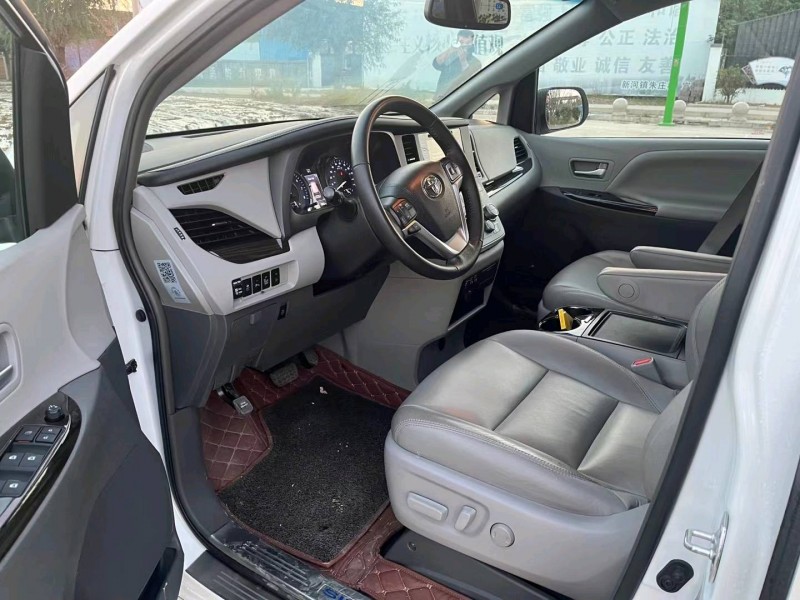 徐州17年丰田塞纳7