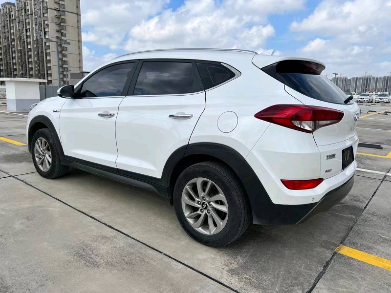 盐城17年现代途胜8