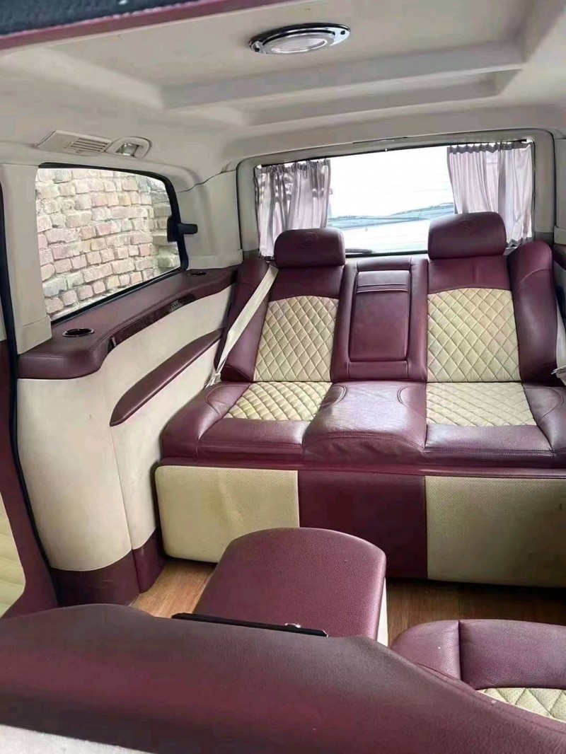 东营12年奔驰唯雅诺6