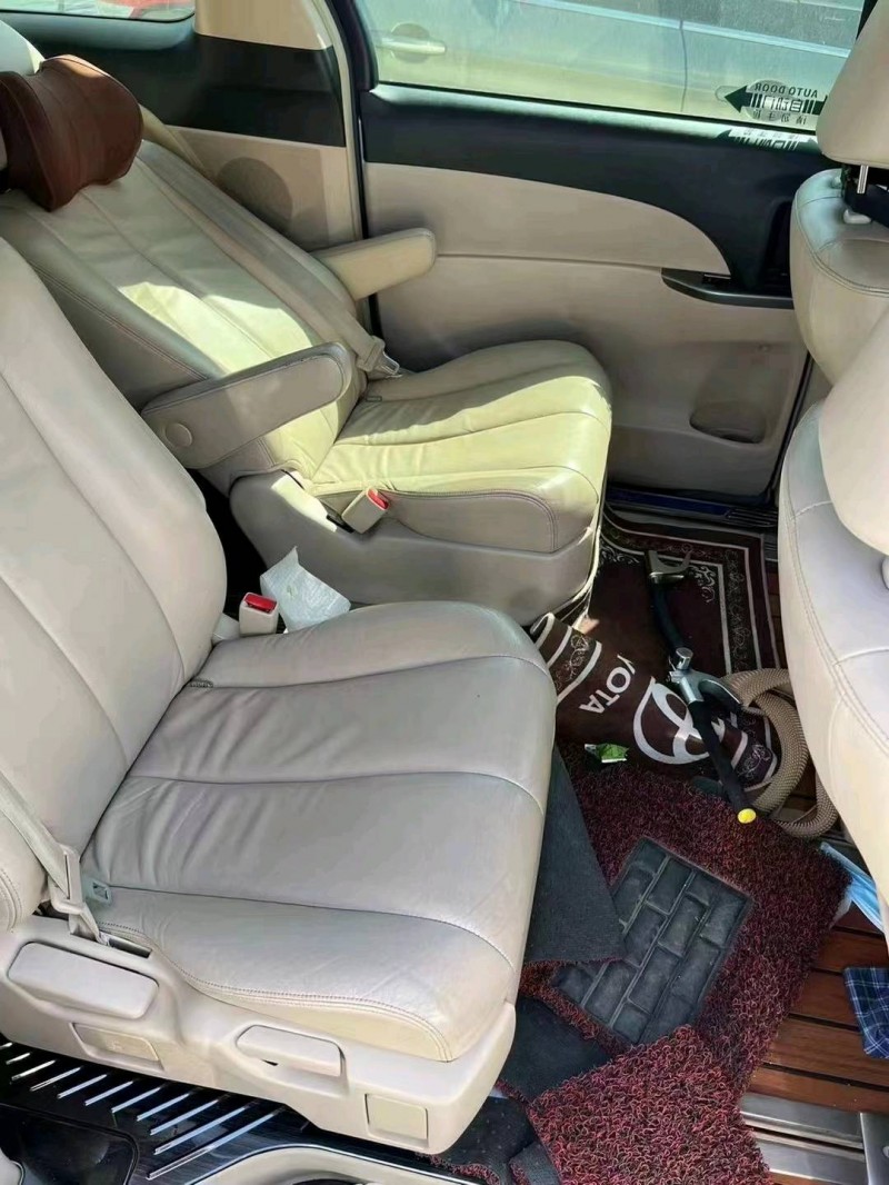 济南13年丰田普瑞维亚2