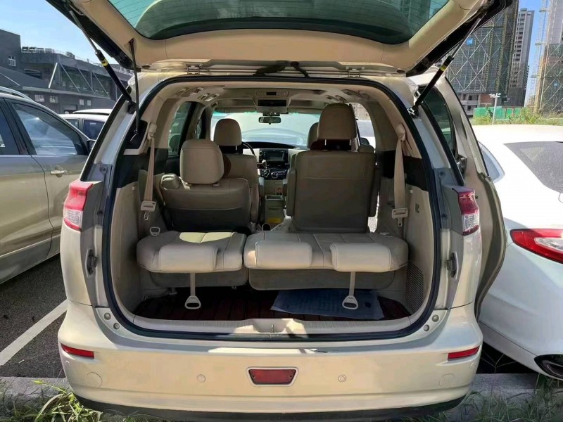 济南13年丰田普瑞维亚5