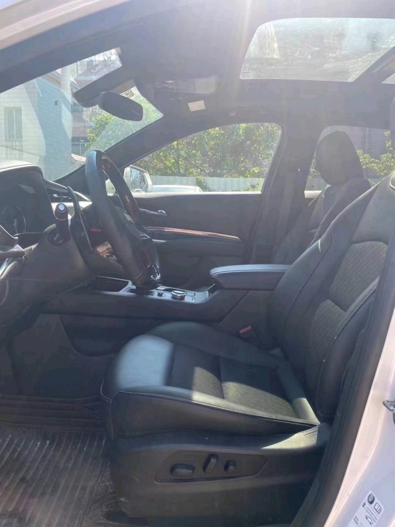 珠海20年凯迪拉克XT44