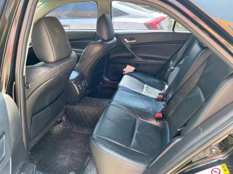 北京13年丰田锐志6