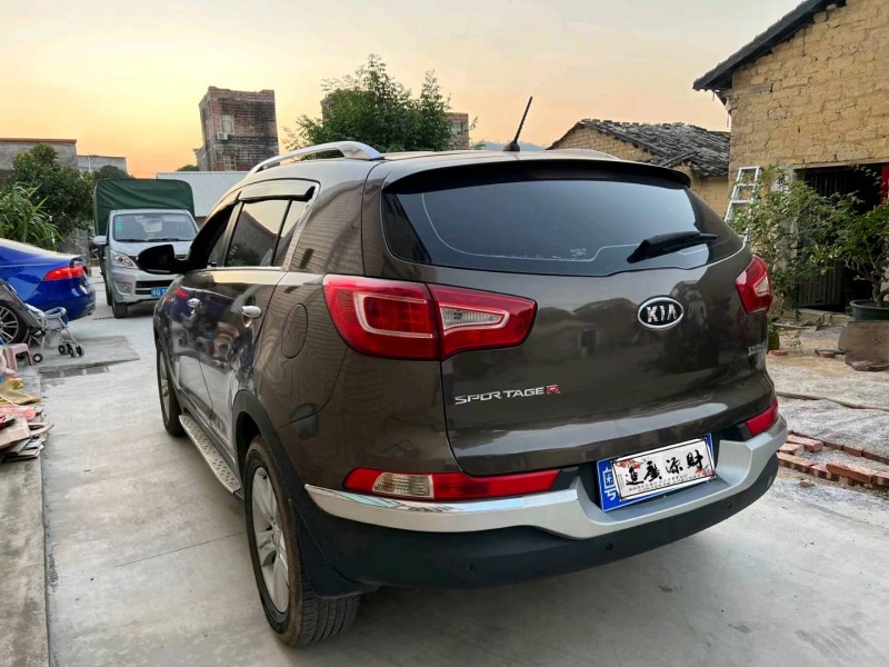 北京13年起亚智跑6