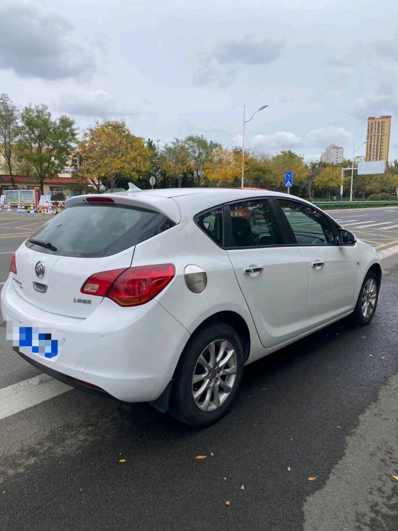 东营13年别克英朗3