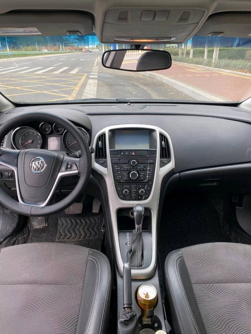 东营13年别克英朗8