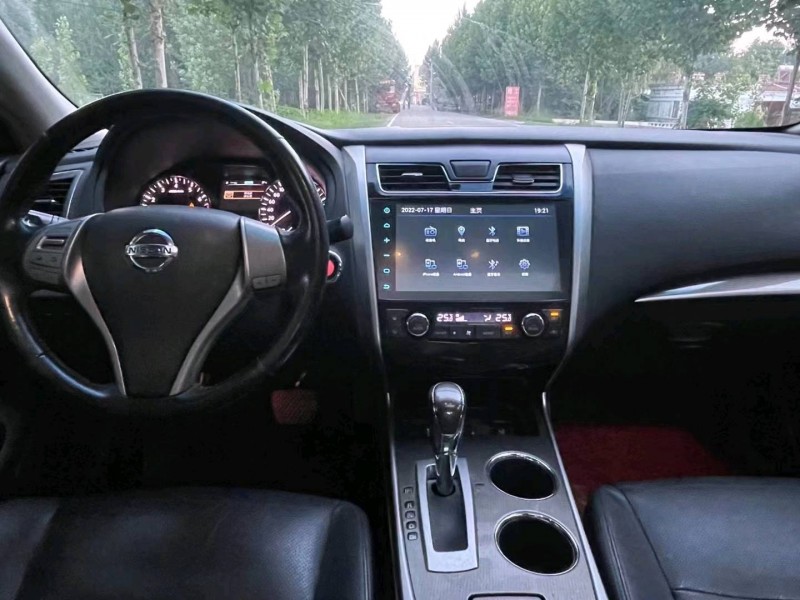 济南16年日产天籁4