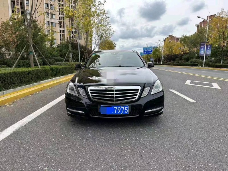 东营11年奔驰E8