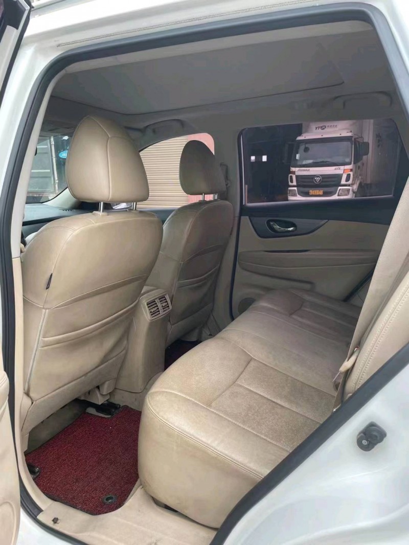 东莞17年日产奇骏6