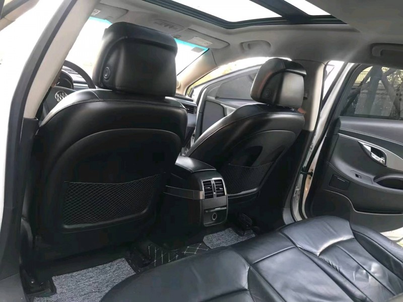 青岛12年别克君越6