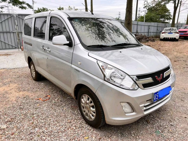 广州18年五菱汽车荣光V2