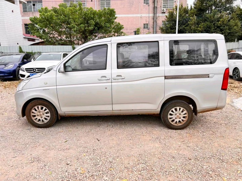 广州18年五菱汽车荣光V4