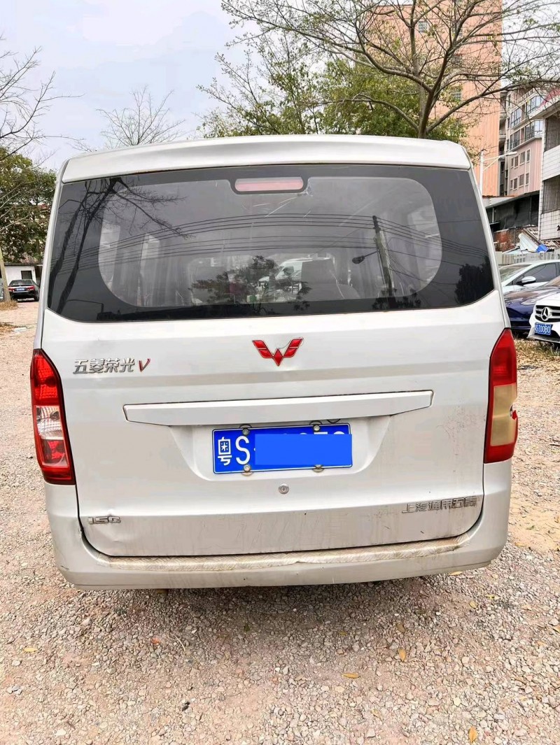 广州18年五菱汽车荣光V5
