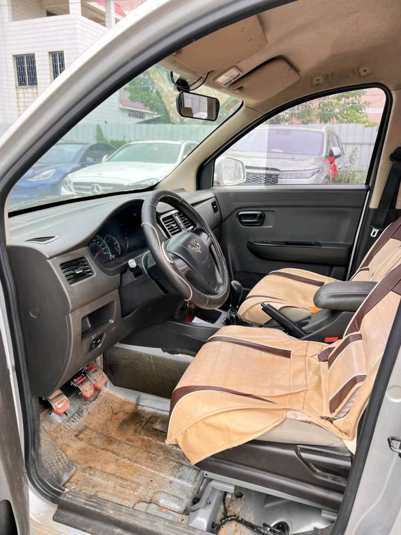 广州18年五菱汽车荣光V6