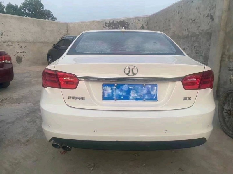 北京18年北汽绅宝D702