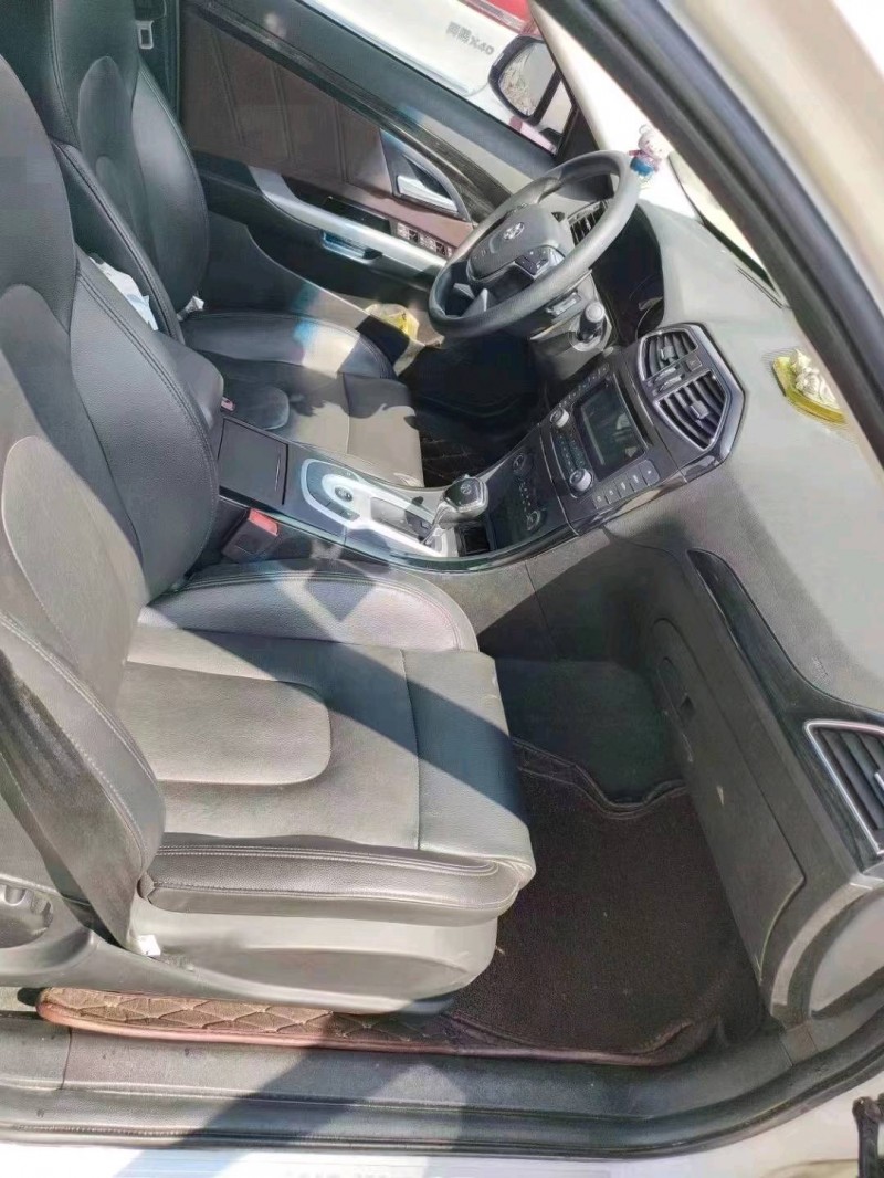 北京18年北汽绅宝D703