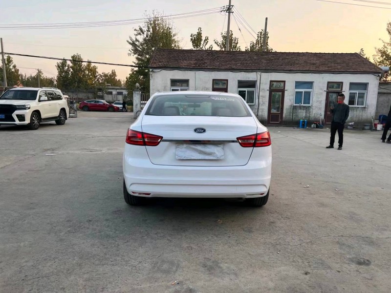 徐州15年福特福睿斯9