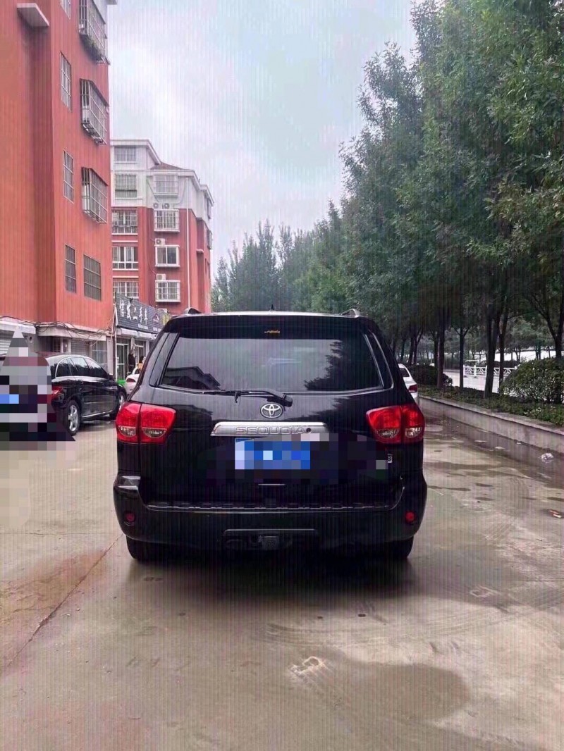北京11年丰田红杉9