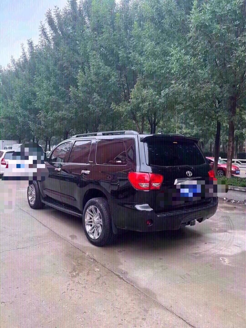 北京11年丰田红杉8