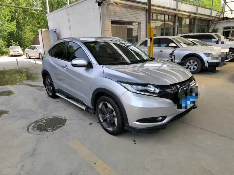 保定15年本田缤智8