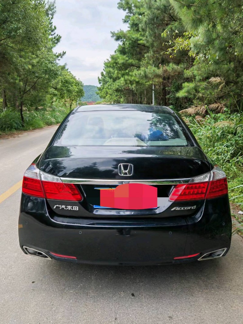 宜春14年本田雅阁9