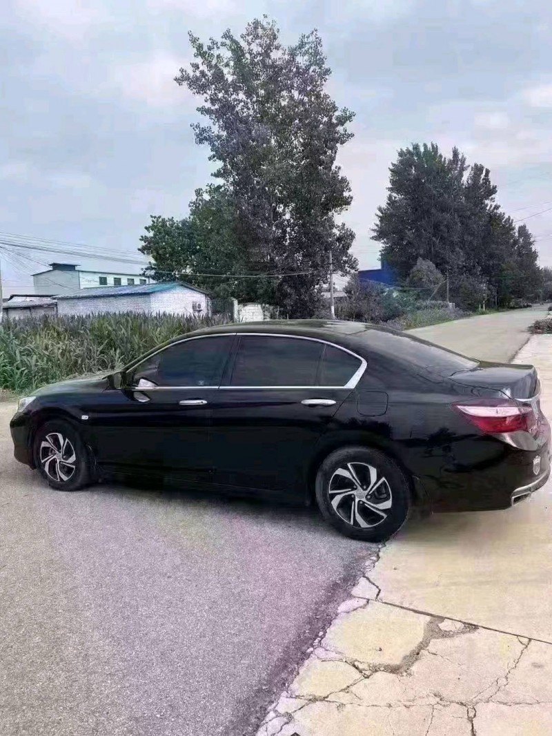 济宁17年本田雅阁2