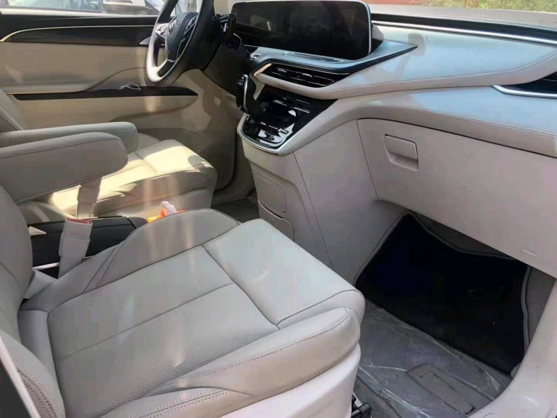 青岛22年别克GL82