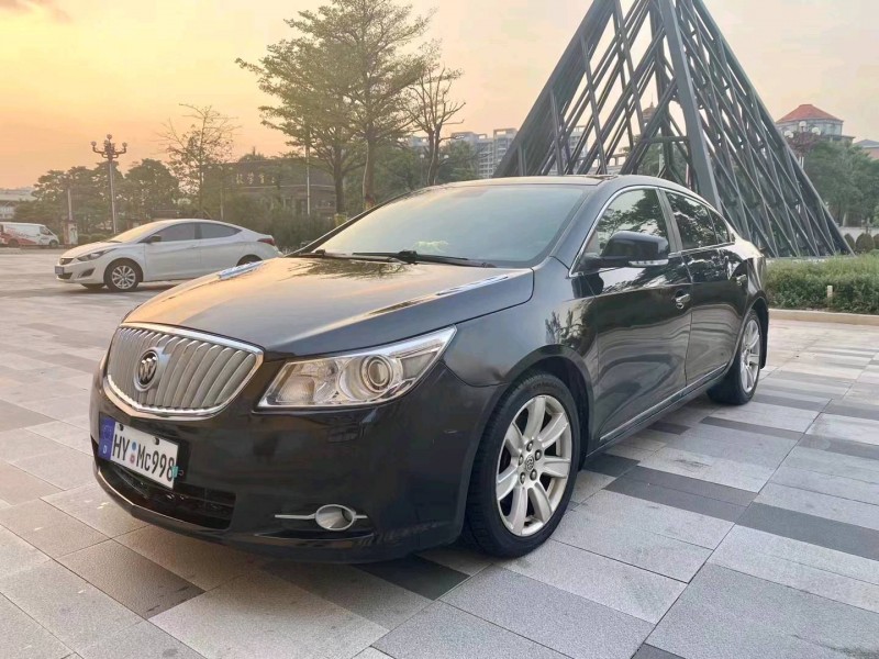 珠海10年别克君越2