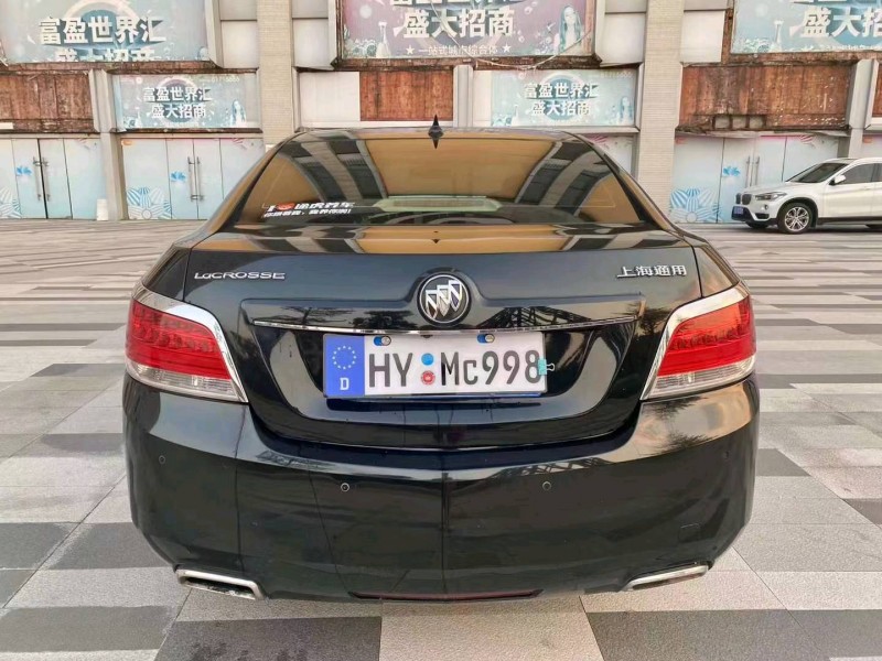 珠海10年别克君越5