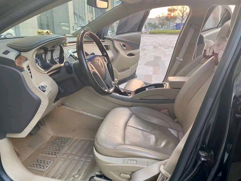 珠海10年别克君越4