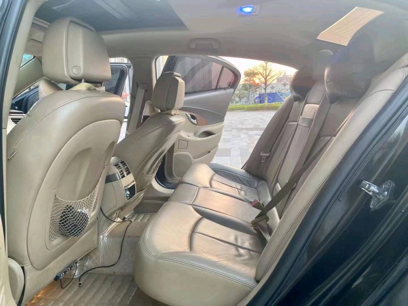 珠海10年别克君越8