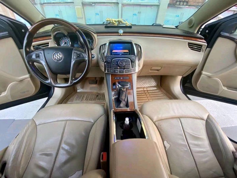 珠海10年别克君越9