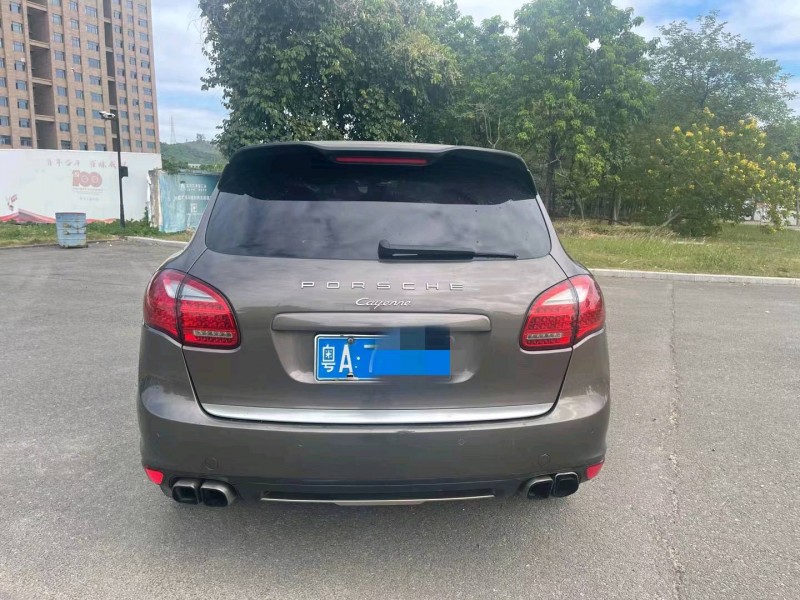 广州12年保时捷卡宴9