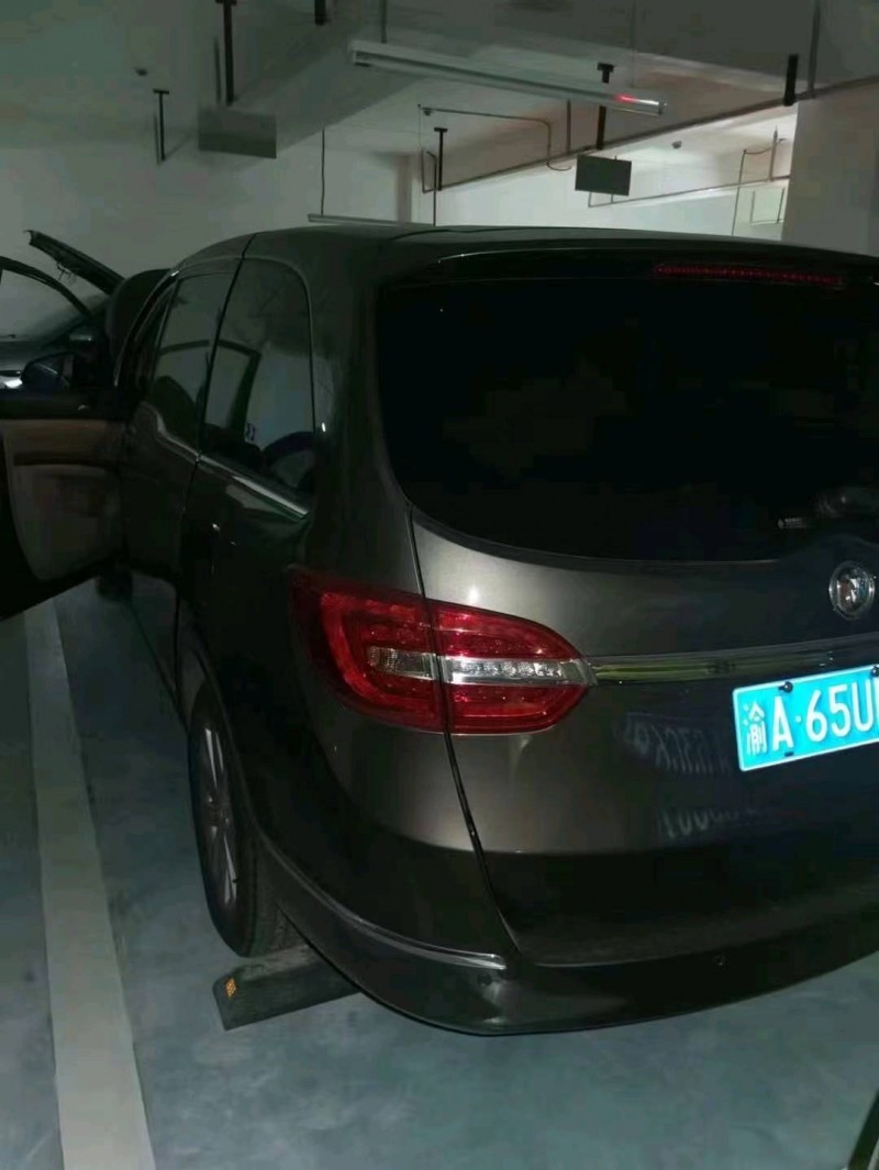 重庆17年别克GL82