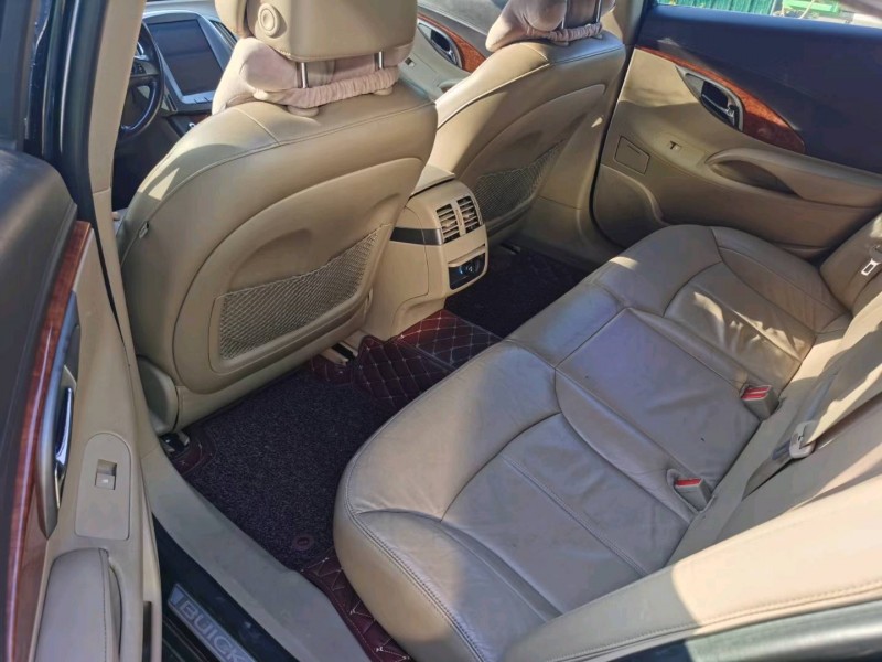 邢台11年别克君越5