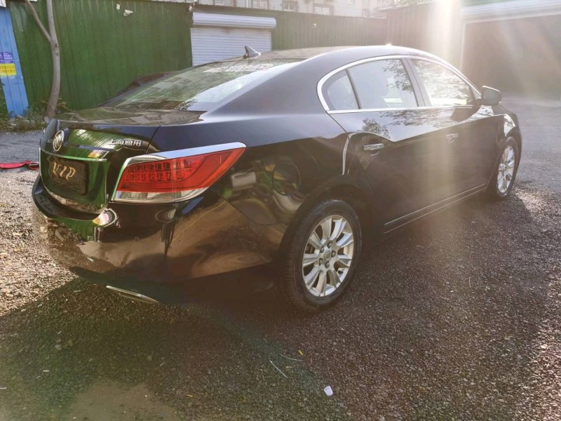 邢台11年别克君越8