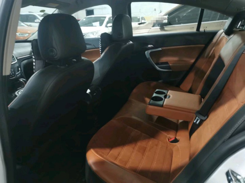 保定16年别克君威GS8