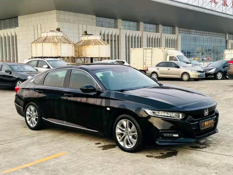 东莞18年本田雅阁7