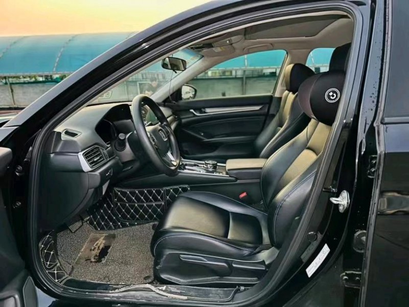 东莞18年本田雅阁3