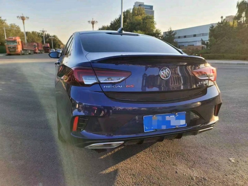 济宁21年别克君威2