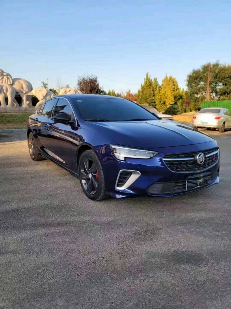 济宁21年别克君威3