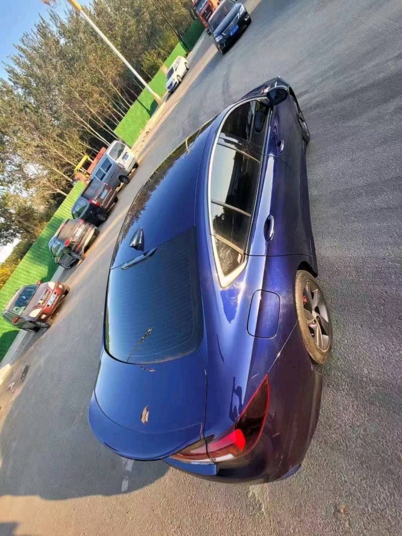 济宁21年别克君威5